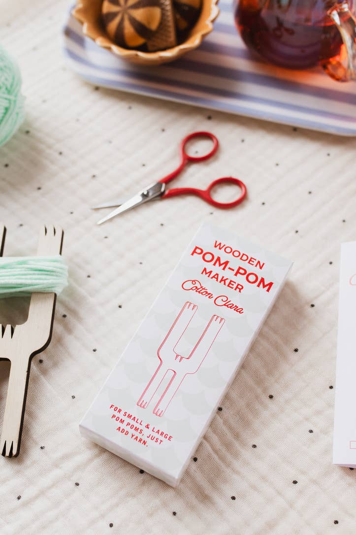 Cotton Clara Craft Kits & Supplies – wholesale Craft supplies – 🎀 Wooden Pom Pom Maker1