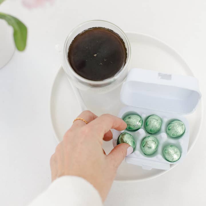 Bake Affair GmbH - Wholesale Chocolate - Chocolate Easter Eggs "A Little Greeting from the Easter Bunny"3