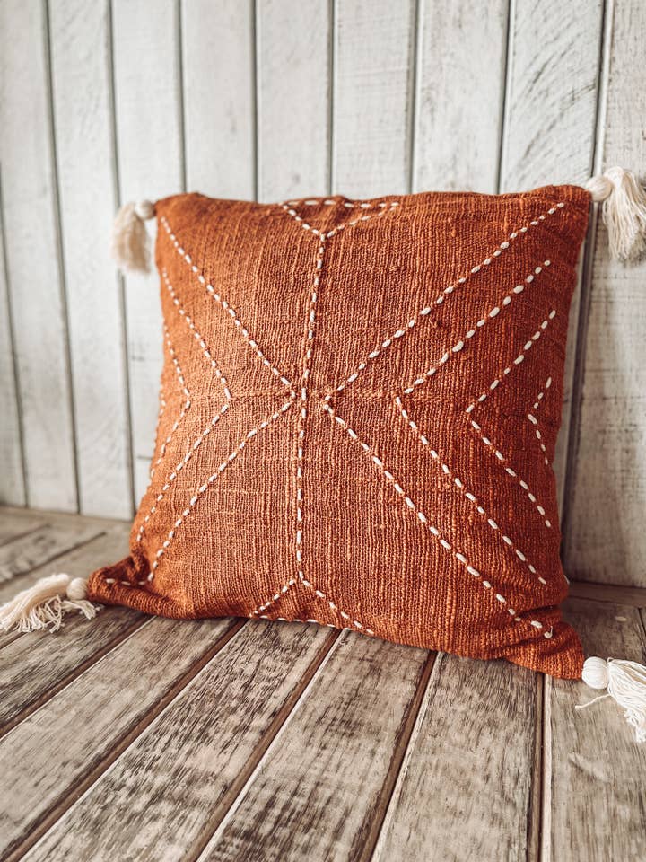 Stitch kussensloop in oranje voor wholesale door Kayu Living Bali