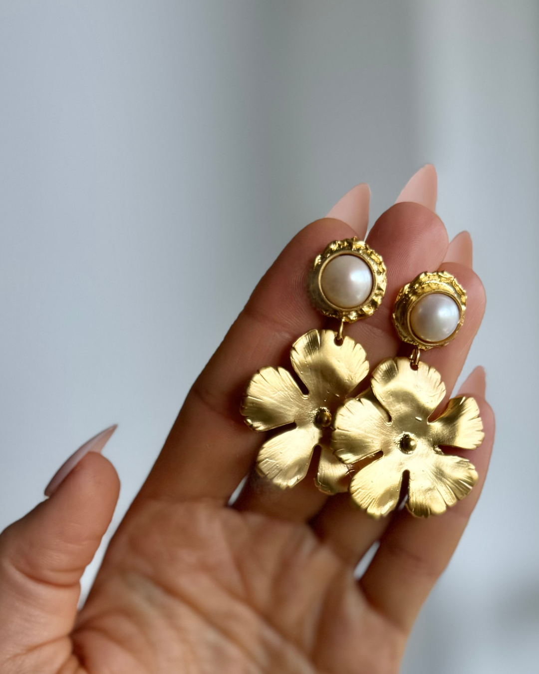 WILYMI Jewelry Co - Vendita all'ingrosso Orecchini pendenti - Orecchini con Perle d'Acqua Dolce in Piena Fioritura 8mm | Riempito in Oro 24k2