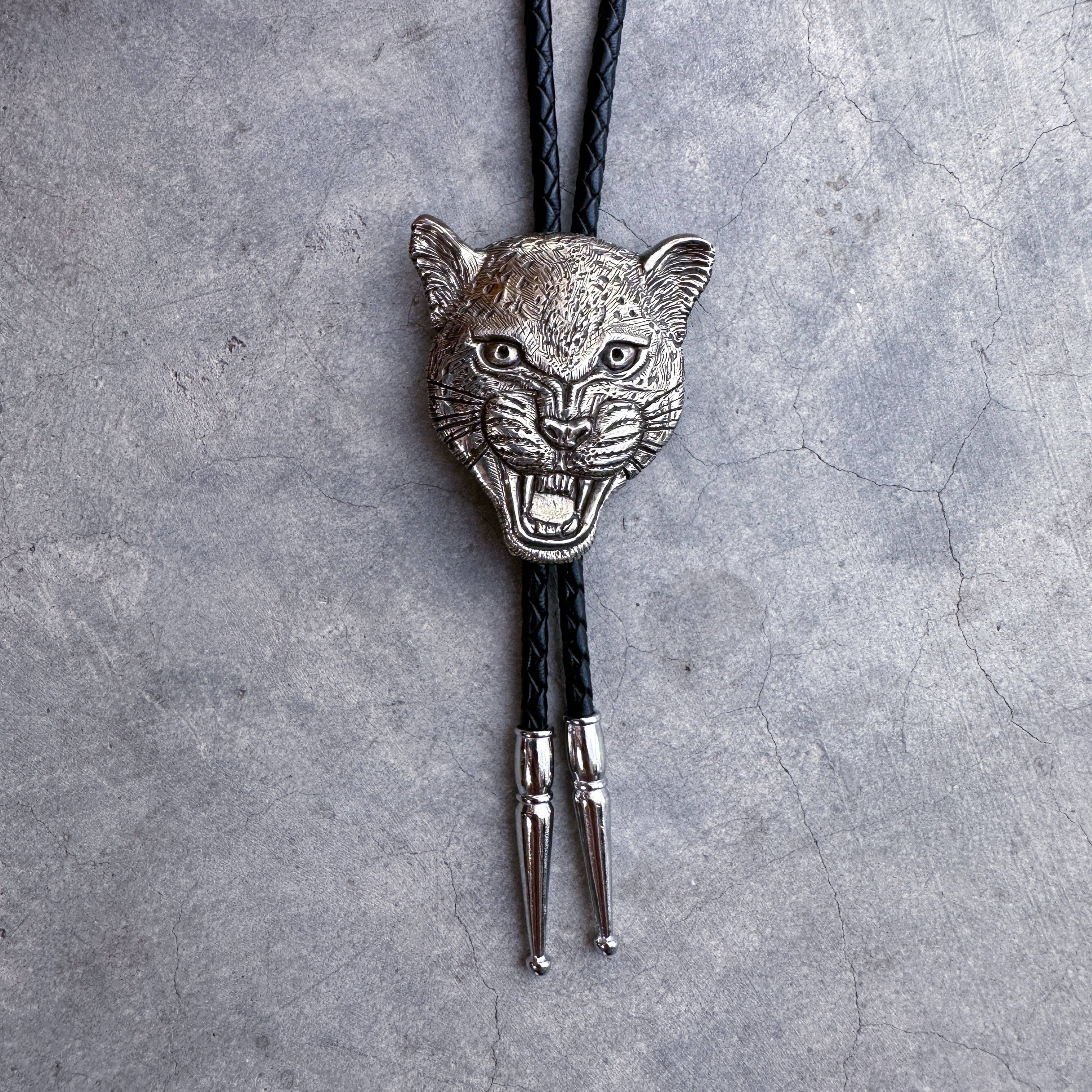 HELIOTROPE – Colar de tecido por atacado – Gravata Jaguar Bolo - (Grande)6