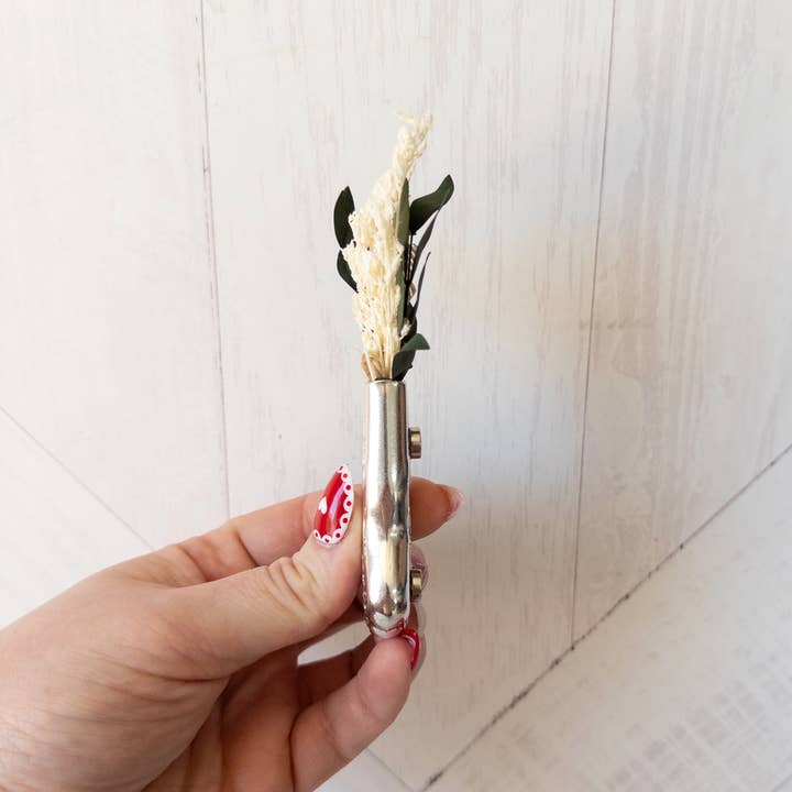 Girl Ran Away With the Spoon - Vente Vases - Petit aimant en forme de vase en argent