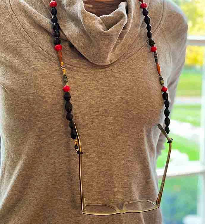 Global Crafts - Wholesale Beaded/Pearl Necklace - Face Mask/Eyeglass Paper Bead Chain, Black and Red1