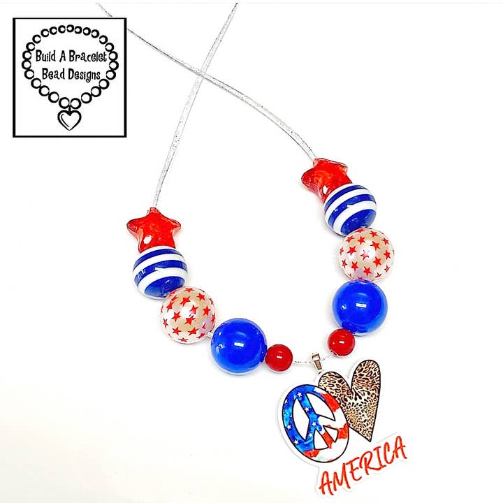 Fred ✌️ Kærlighed ❤️ Amerika 🇺🇸 Justerbar Halskæde for engroshandel hos Build A Bracelet Bead Designs