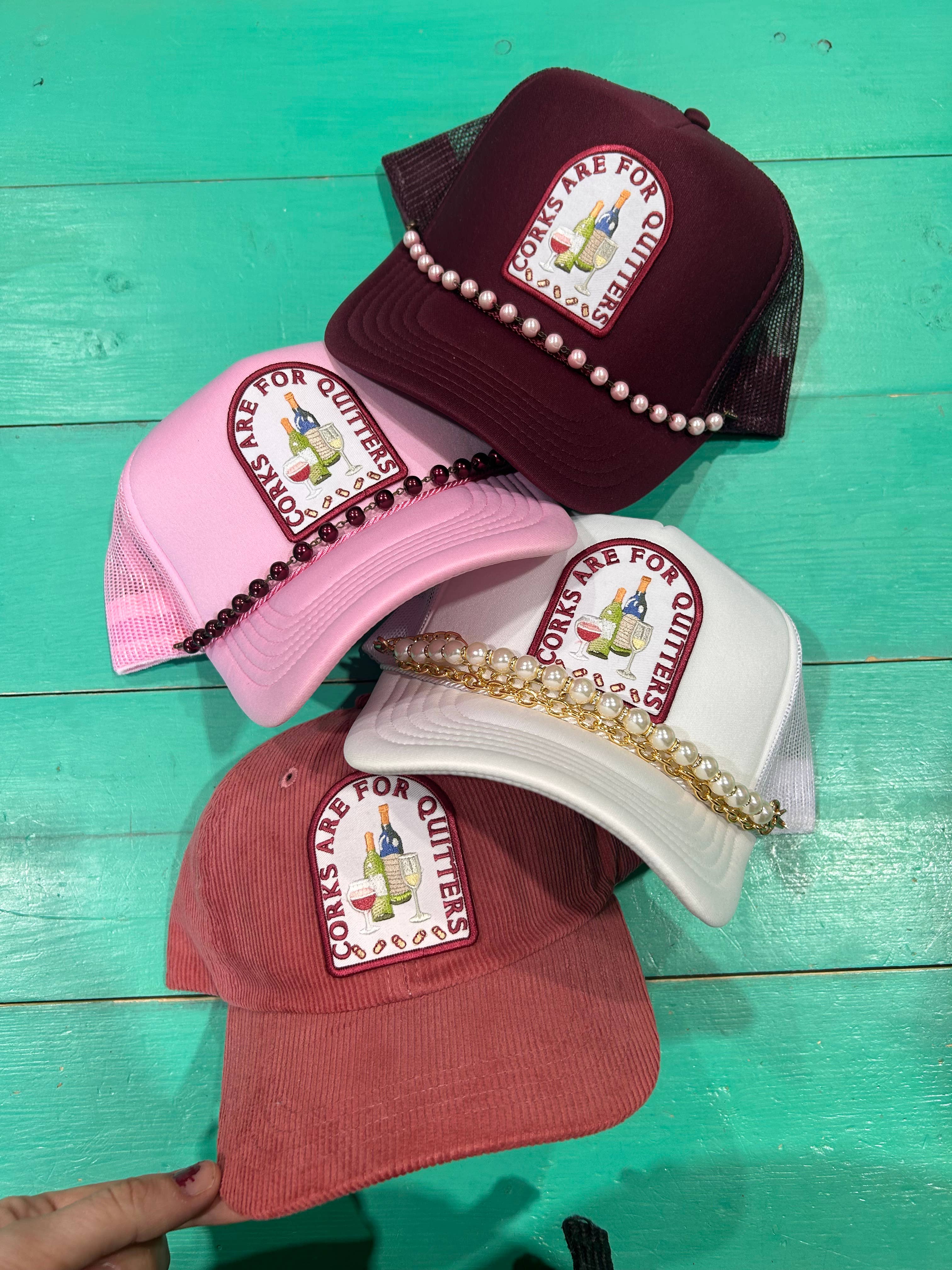 Vibes Hat Company - Vendita all'ingrosso Cappellino da camionista - Donna - Tappi sono per chi molla Trucker | Cappelli da vino | Cappello da bere3