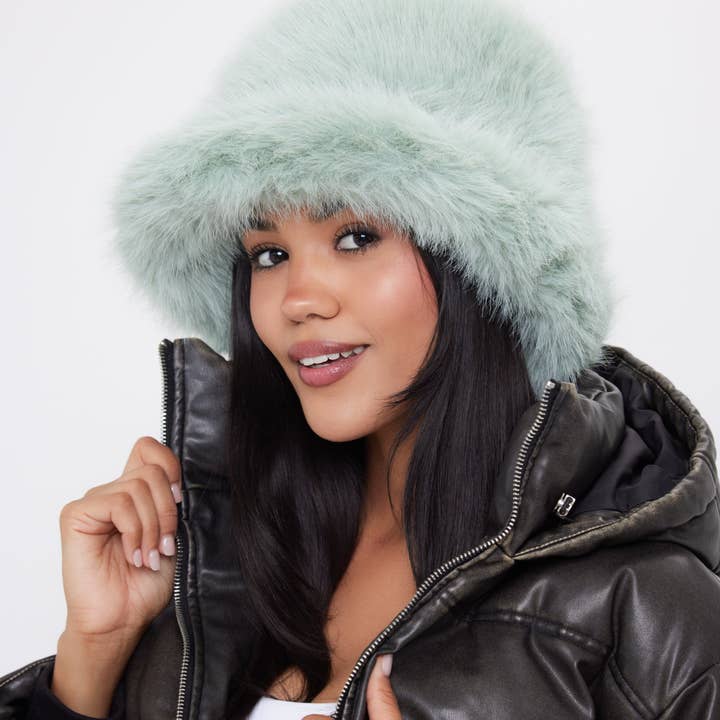 Vert Chapeau bob en fourrure duveteuse en vert menthe en vente sur Faire