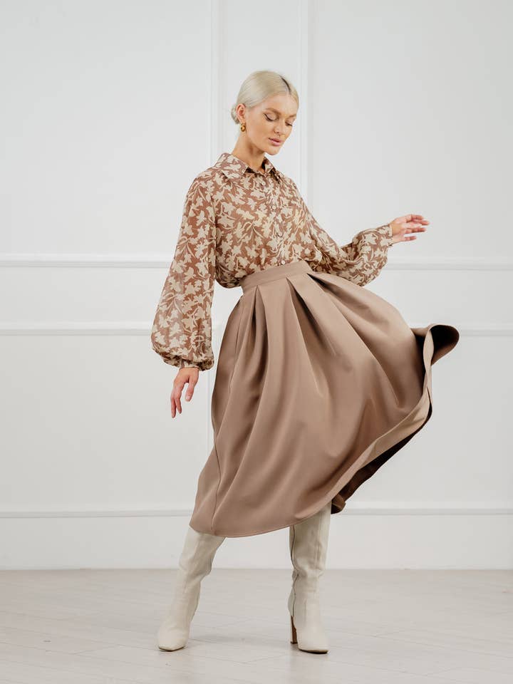Midi-nederdel med plisseret og udstantet design i mocha for engroshandel hos Azuri Fashion Group