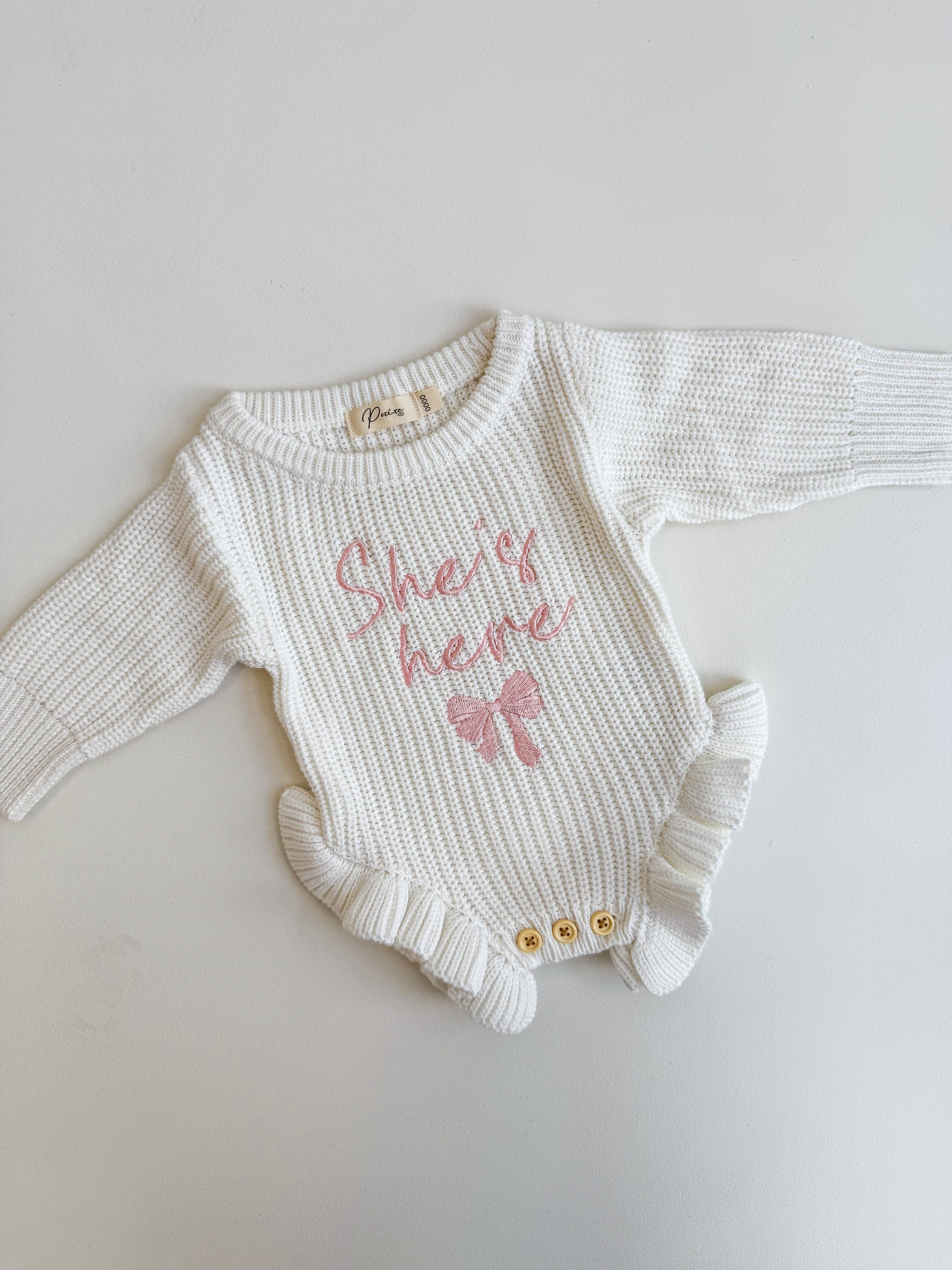 Petite + Co - Wholesale Security/Cuddle Blanket - Baby - SHE'S HERE BOW- FRILL LEG ROMPER | MILK0