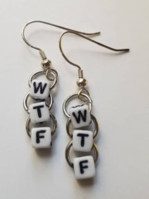 Pärlstav WTF Word örhängen för wholesale av Sapphire Creations