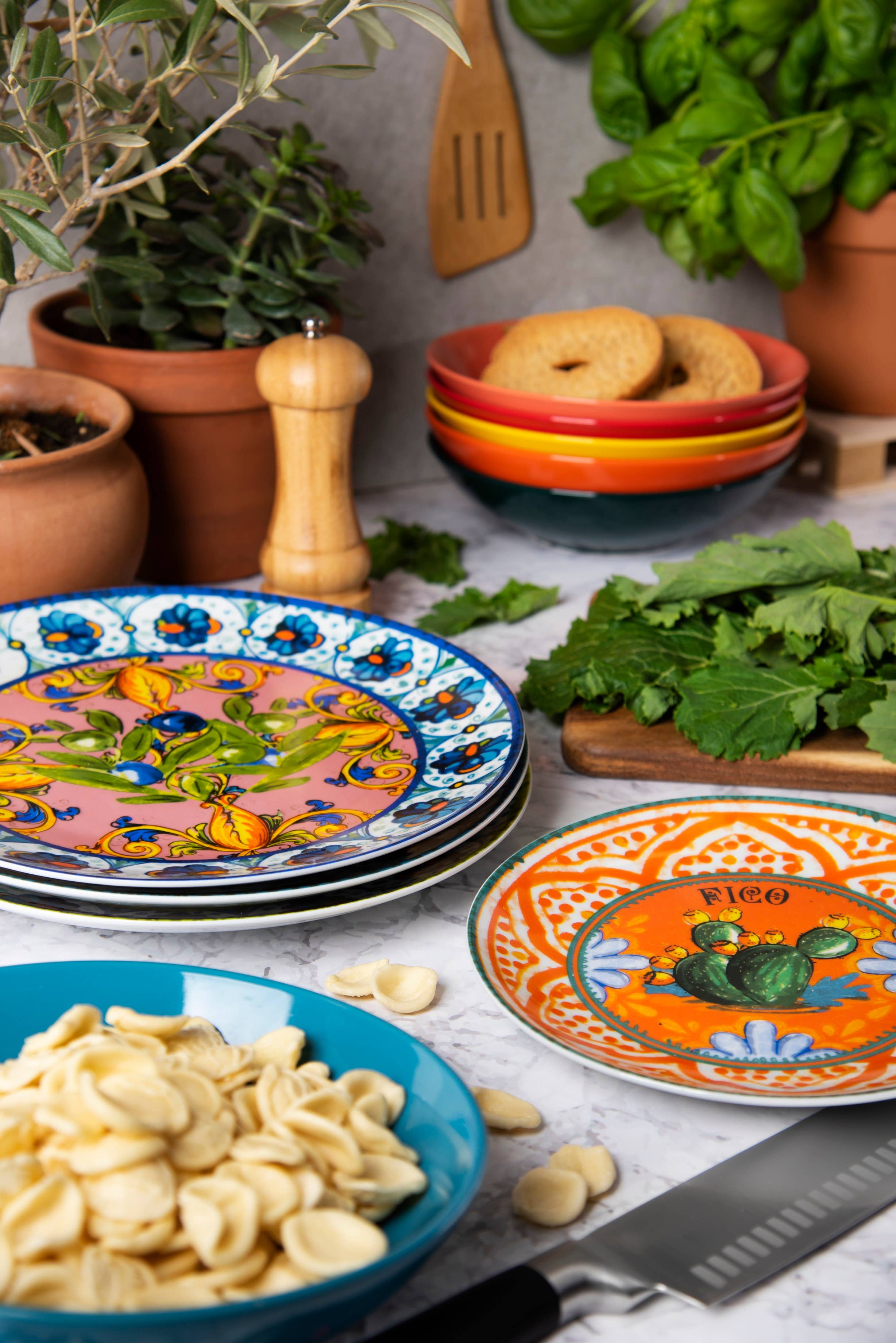 multicolour 18-Piece Dinnerware Set Bari Vecchia for wholesale on Faire9