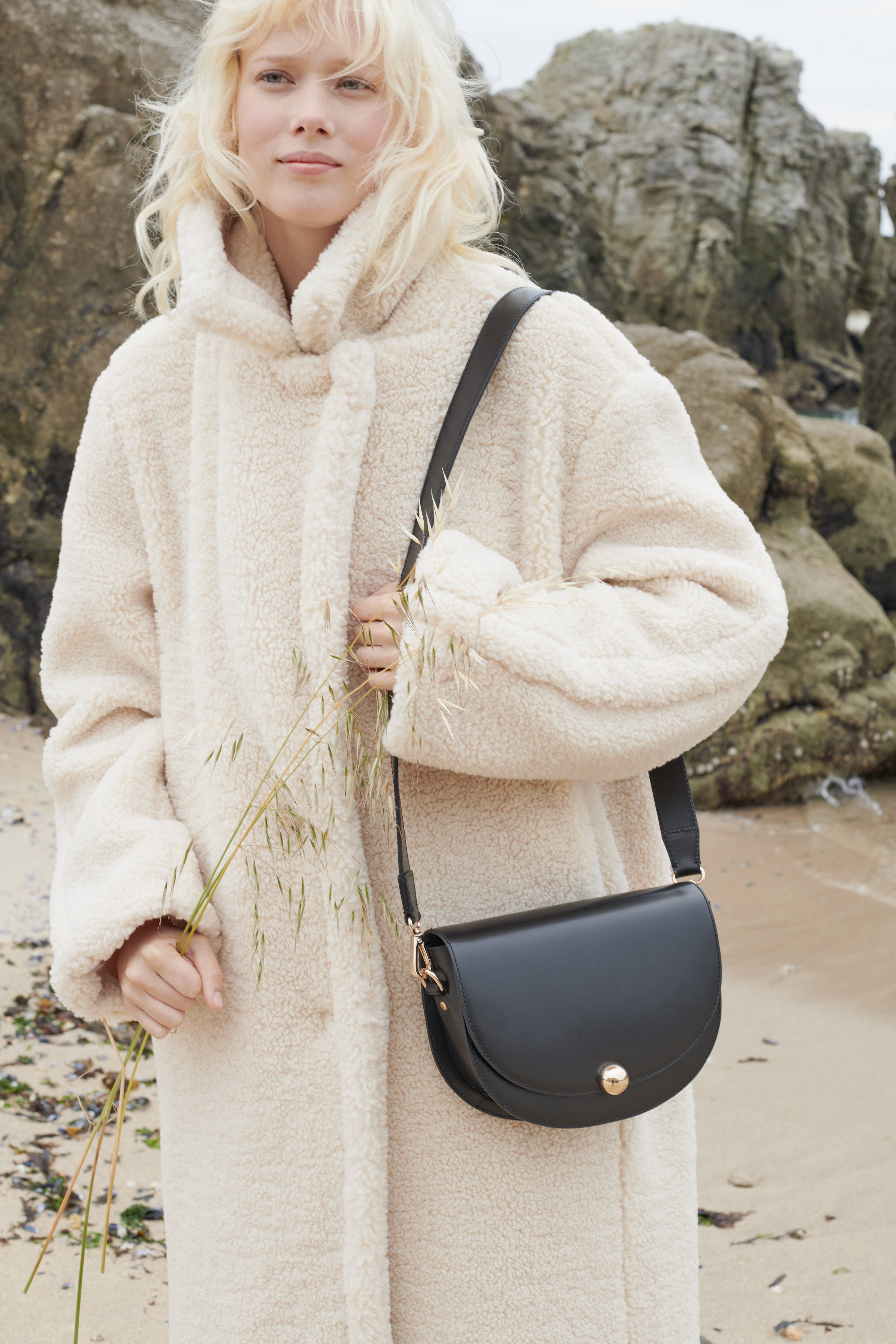 Maradji - Wholesale Shoulder Bag - Women's - NOA RECYCLED BLACK LEATHER BAG4