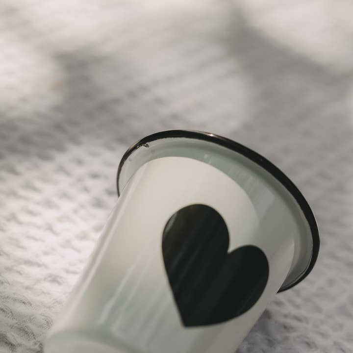 Eulenschnitt - Wholesale Drinking Glass/Cup - Enamel Mug Heart Pure White (PU = 6 pcs)4