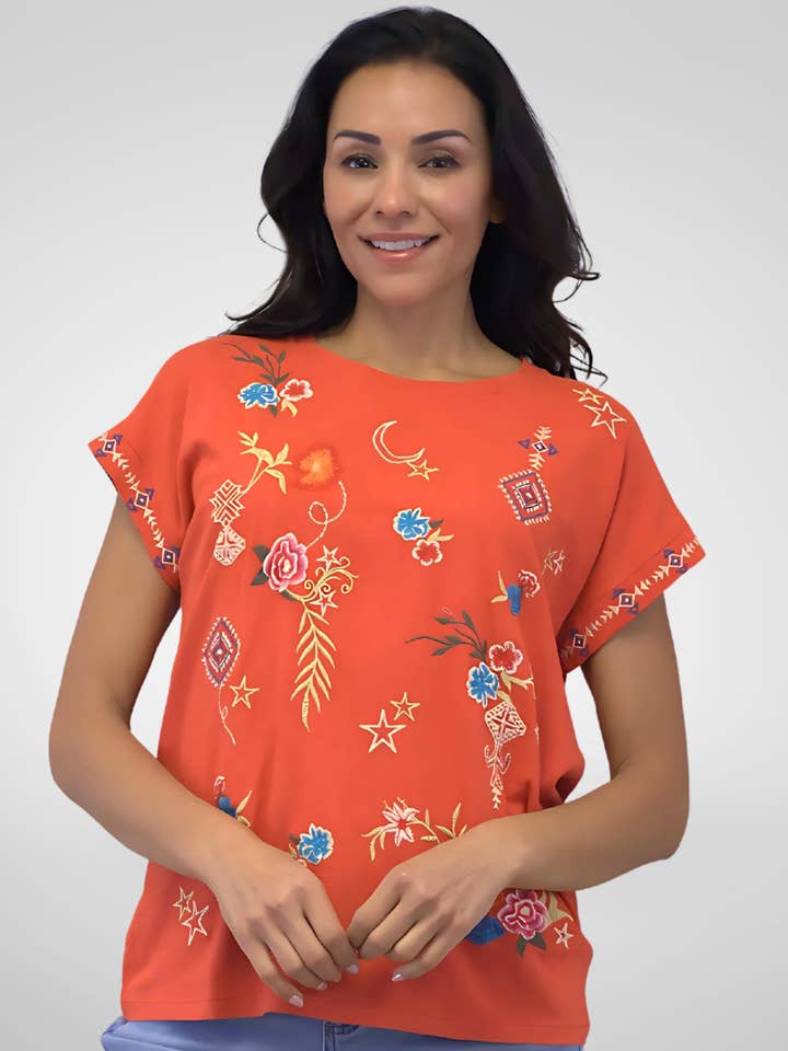 T-SHIRT DAHNA pour la vente par Caite & Kyla