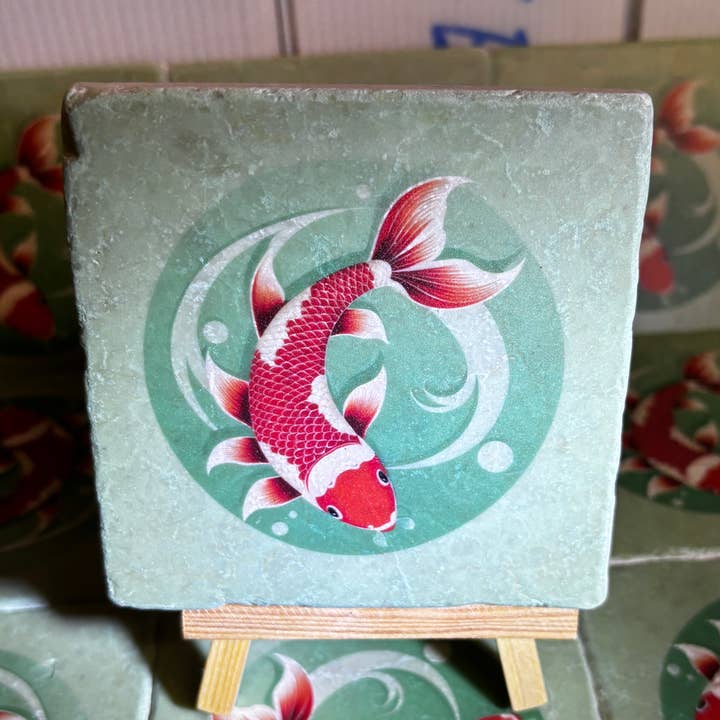 Piastrella in marmo con pesci koi per la vendita all'ingrosso da parte di Henri Banks - Creative Gifts