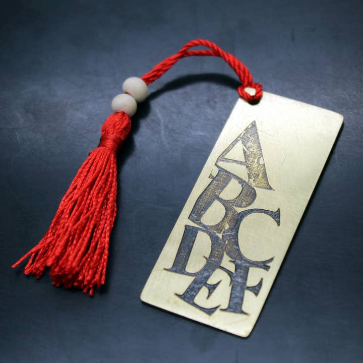 Brass bookmark with engraved letters for wholesale by Plataica