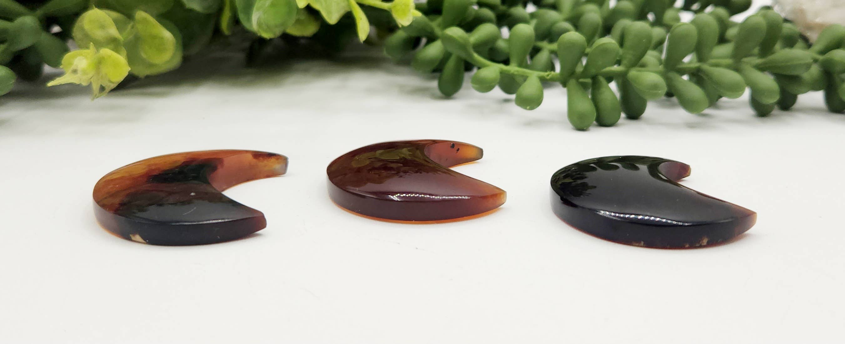 Meraki Gemstones – Engroshandel Spirituelle sten og krystaller – Amber Moon Form (Ca. 40mm) 100% Naturlig Rav4