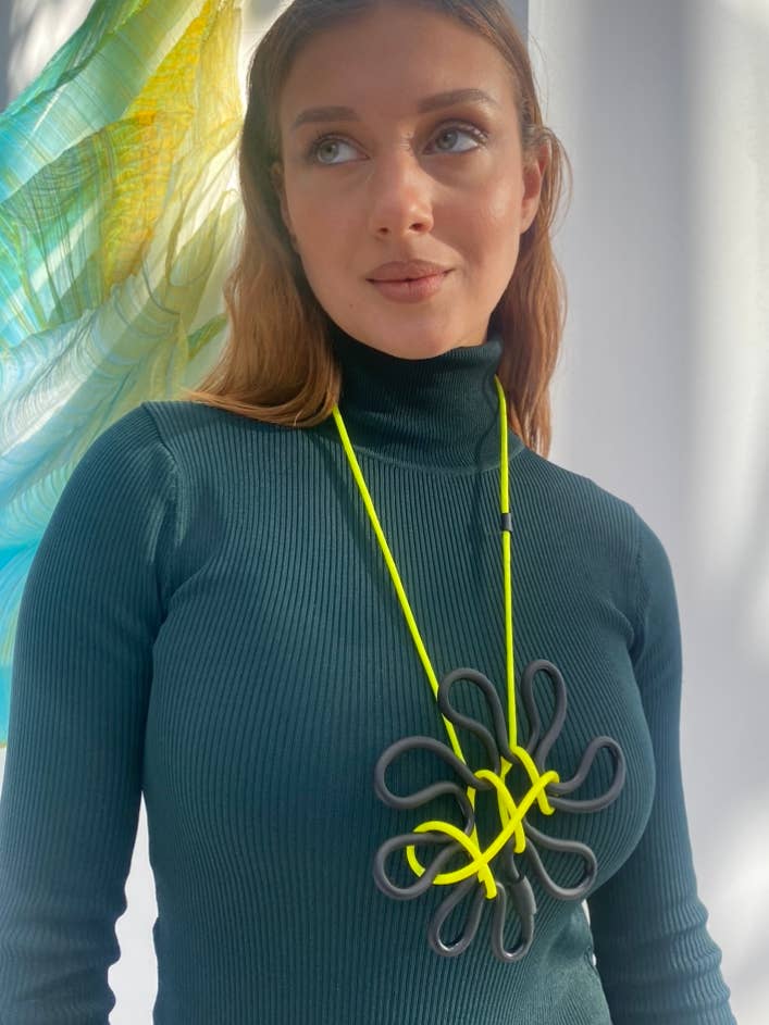 Collar abstracto de flores para venta al por mayor de Samuel Coraux