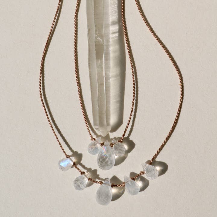 Vibe - Wholesale Pendant/Charm Necklace - VIBE NECKLACE | RAINBOW MOONSTONE DEW DROPS 30