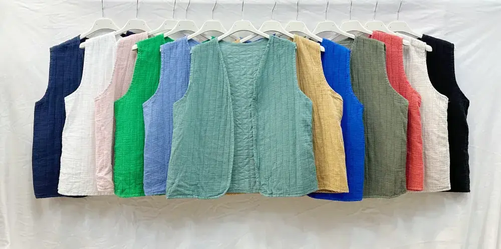 Mimi & Gogo – wholesale Outerwear Vest - Women’s – Plain quilted vest @5232_GiUniMatelasse15