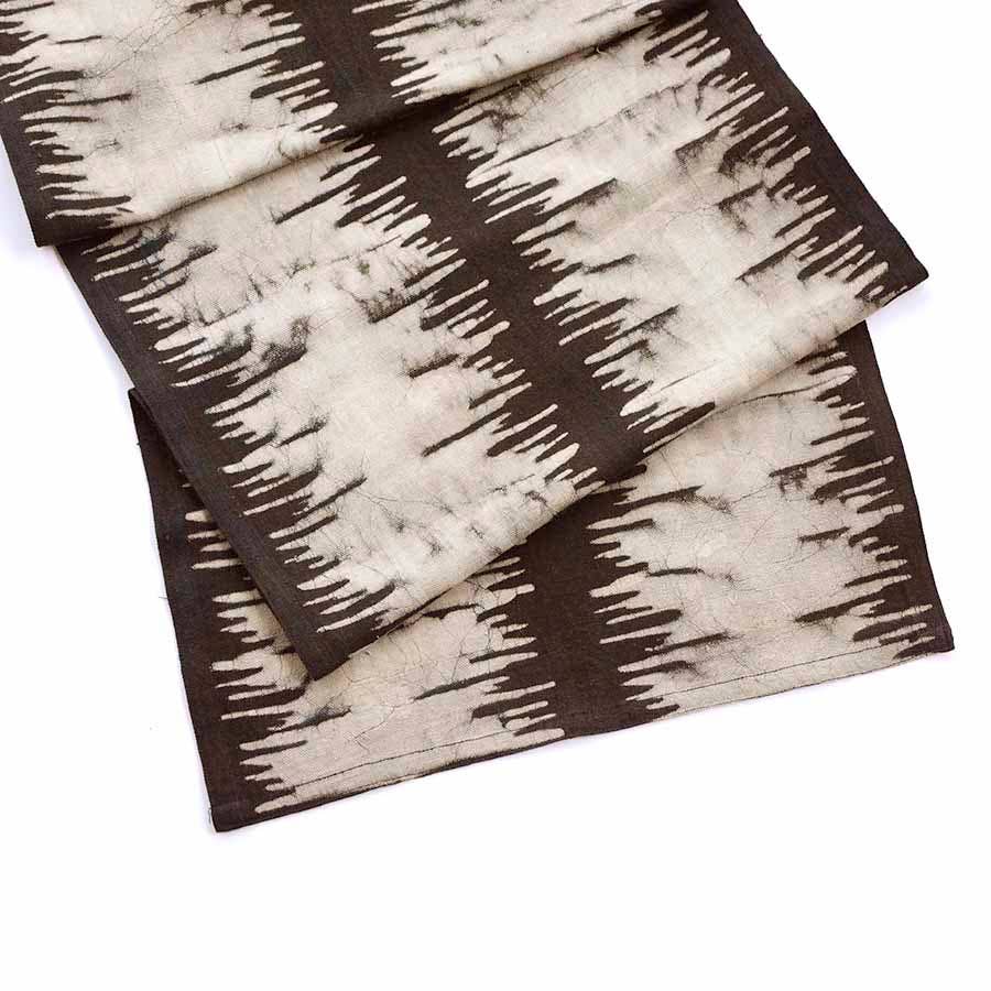 Ichcha – Engroshandel Bordløber – Bordløber i økologisk bomuld i sort hvid blokprint - Noire8