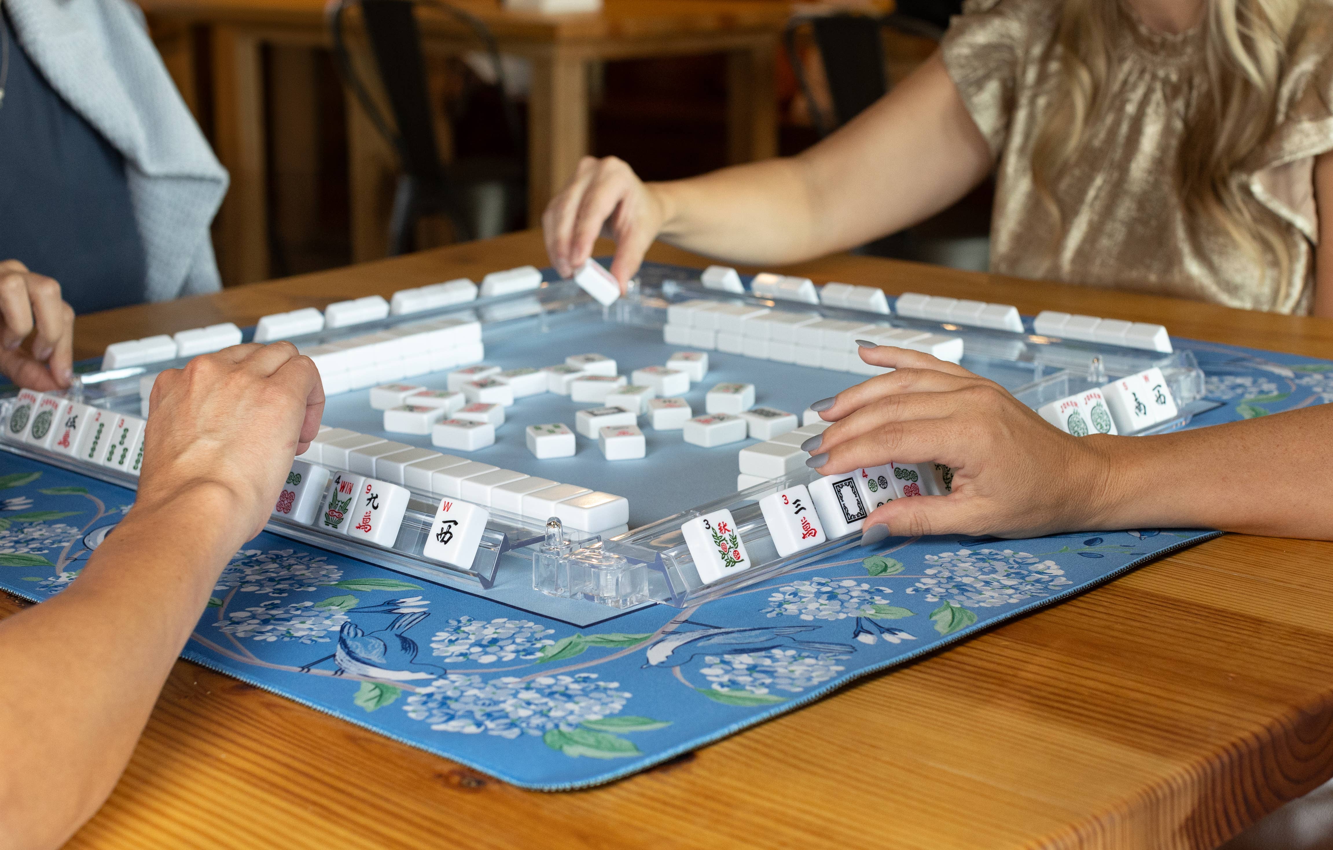 Hutch and Nook – wholesale Tablecloth – Blue Hydrangea Bird Mat3