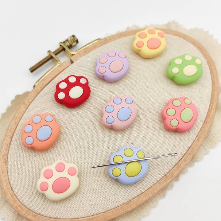 Cat Paw Resin needle minder for wholesale by SChandworks