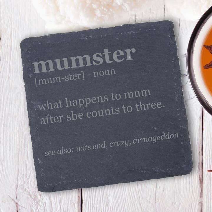 Untersetzer Mama aus Schiefer mit Lasergravur, lustiges für den Großhandel von The Happy Gift Makers