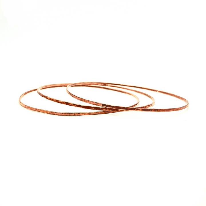 Bracelet jonc martelé en cuivre pour la vente par Alison Morse