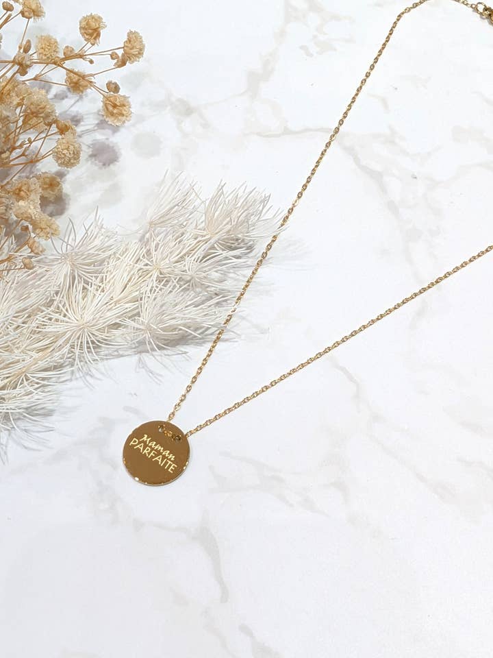 Collier message Maman PARFAITE pour la vente par LOLO & YAYA