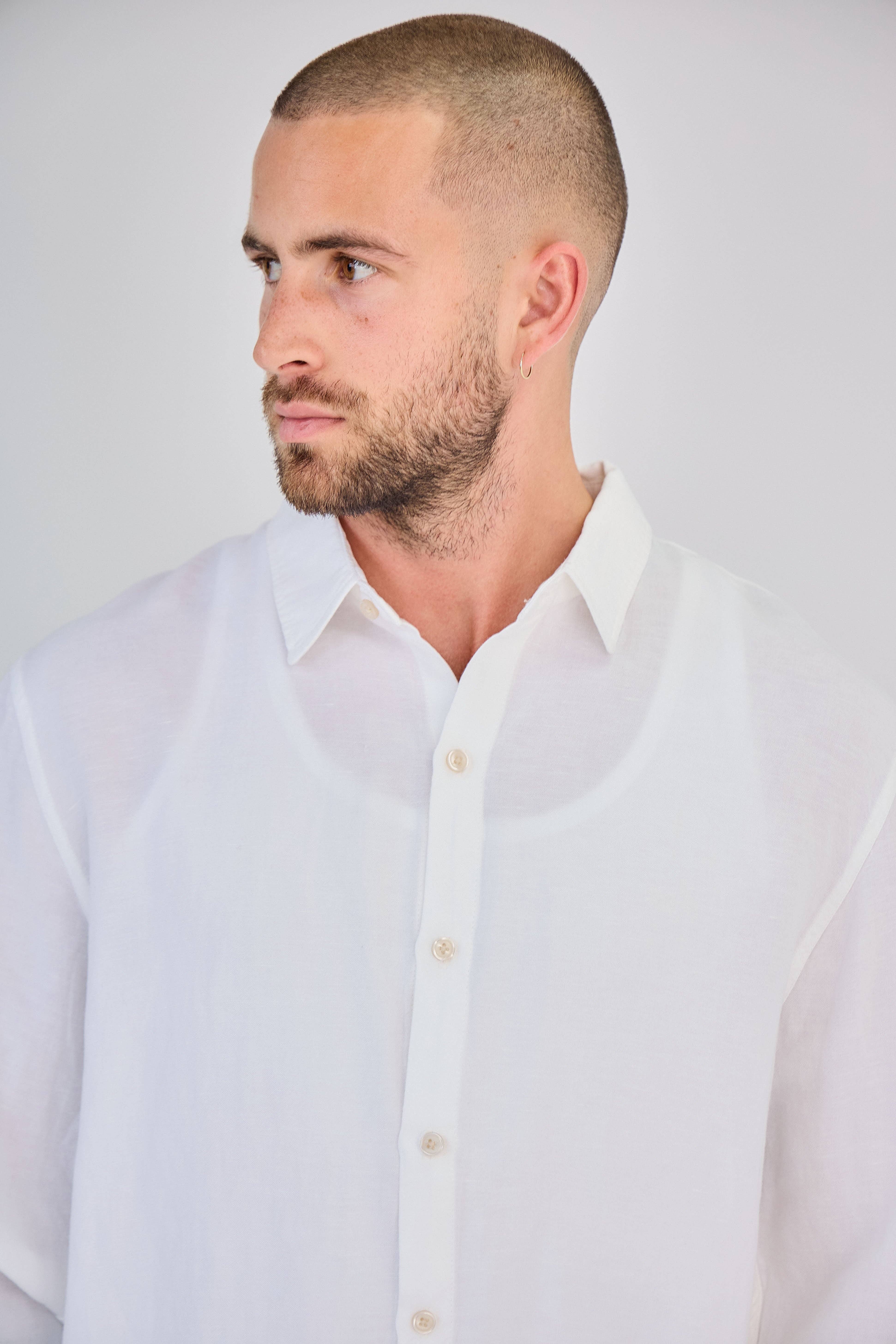 TOP MONDAY – Camisa - Homem por atacado – Camisa branca de linho com mangas longas4