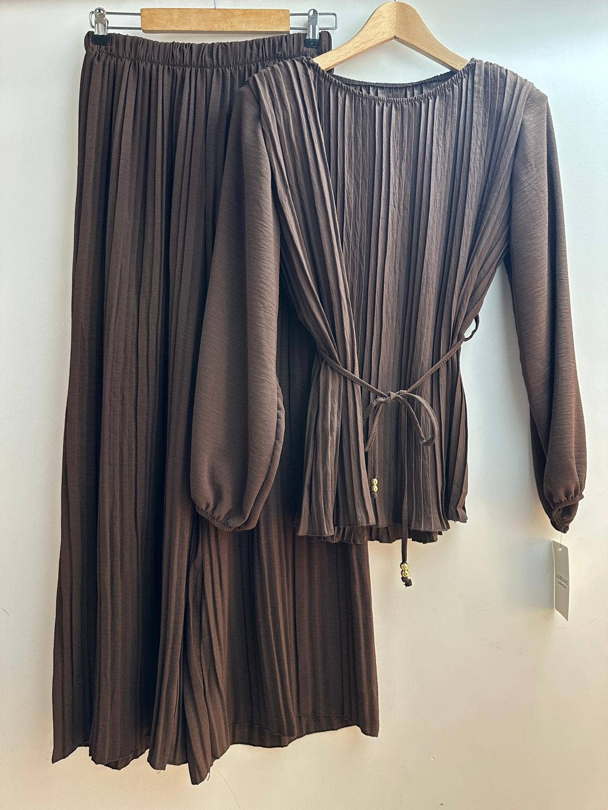 LORIANE - Vendita all'ingrosso Completo top e pantaloni (NON loungewear) - Donna - 7339E Completo plissettato tinta unita con top e pantaloni6