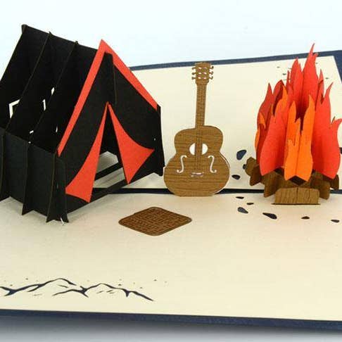 Feu de camp et guitare pour la vente par Henry Pop Up Cards