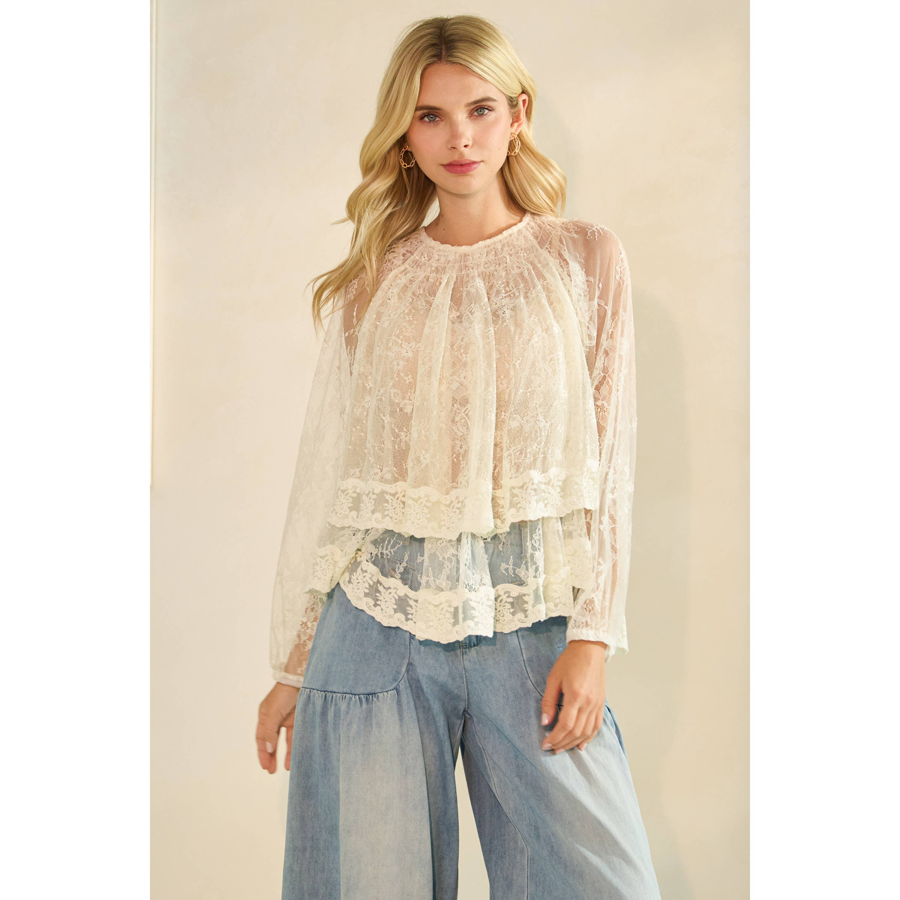 Veveret – Großhandel Tunika – Damen – Rüschen-Spitzen-Top mit langen Ärmeln1