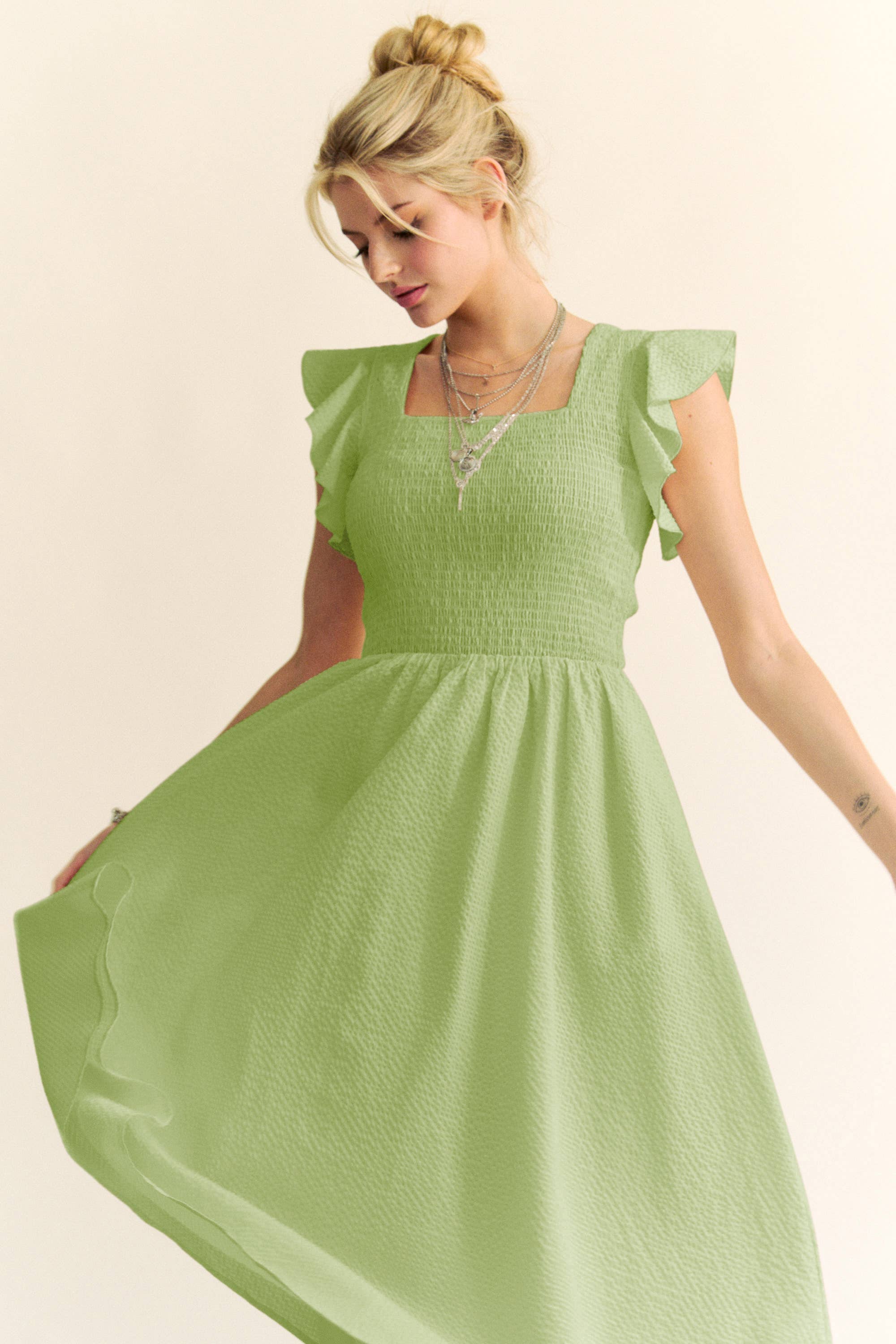 Davi & Dani – wholesale Klänning - Dam – TEXTURERAD VOLANGÄRMAD SMOCKAD MIDIKLÄNNING15