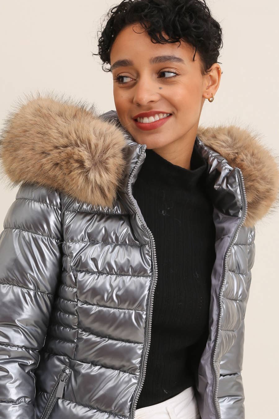 Attrait Paris - Wholesale Jacket - Women's - Metallic short puffer jacket with faux fur hood37