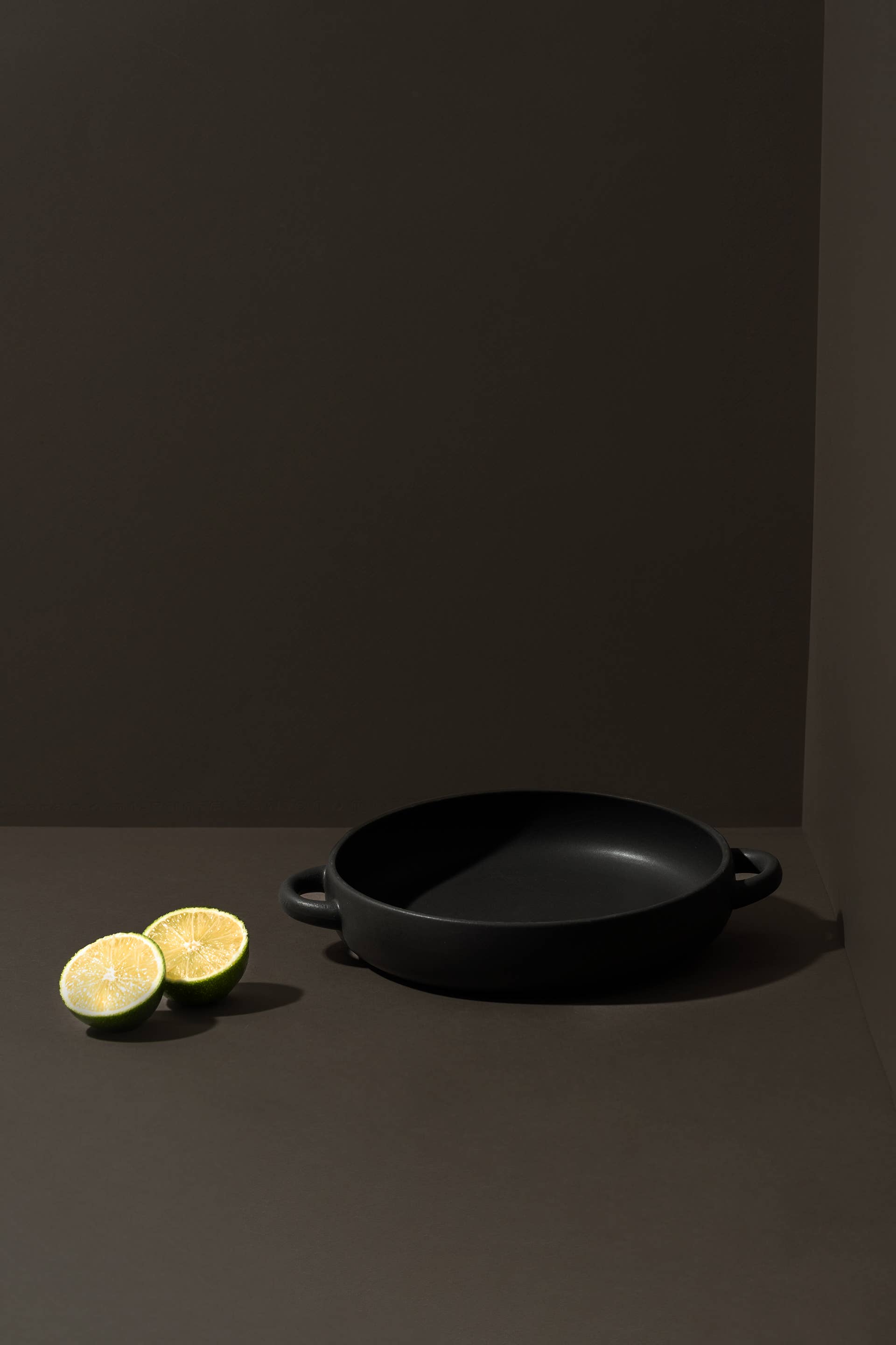 GHARYAN Stoneware & Olive Wood Tableware | Ships from USA - Wholesale Borden - Handgemaagd stenen dinerbord met handvaten - 20 cm6