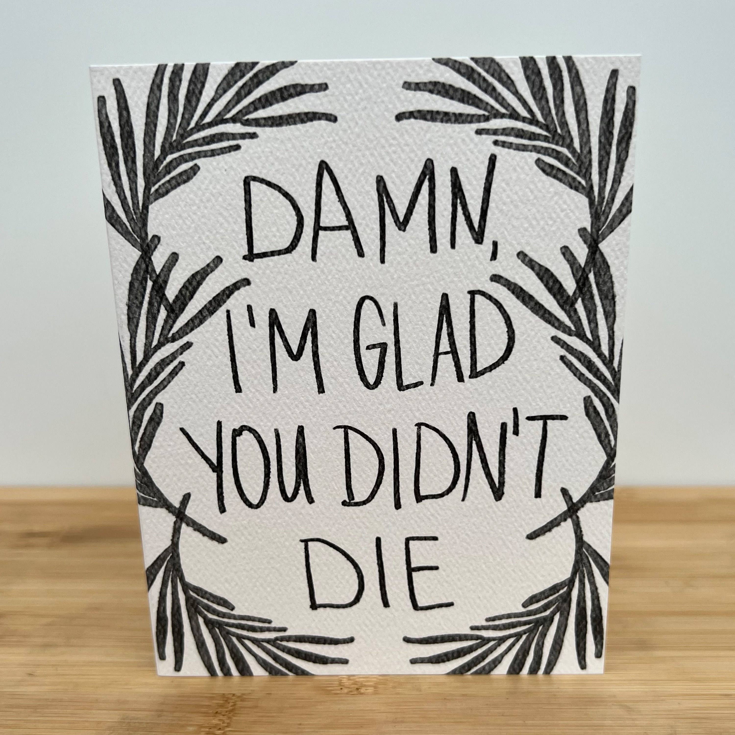 Draft Paper Co. – postal de simpatia por atacado – Cartão de Saudação • Maldito, Estou feliz por não morreres0