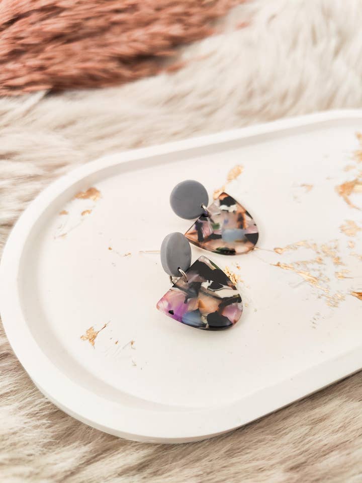 Orecchini moderni a dichiarazione blu con base color argento per la vendita all'ingrosso da parte di afHandmade