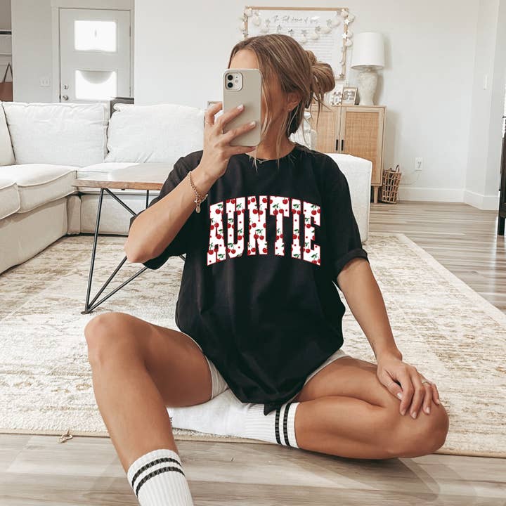 T-shirt Cherry Auntie Comfort Colors pour la vente par Tacos and Tshirts