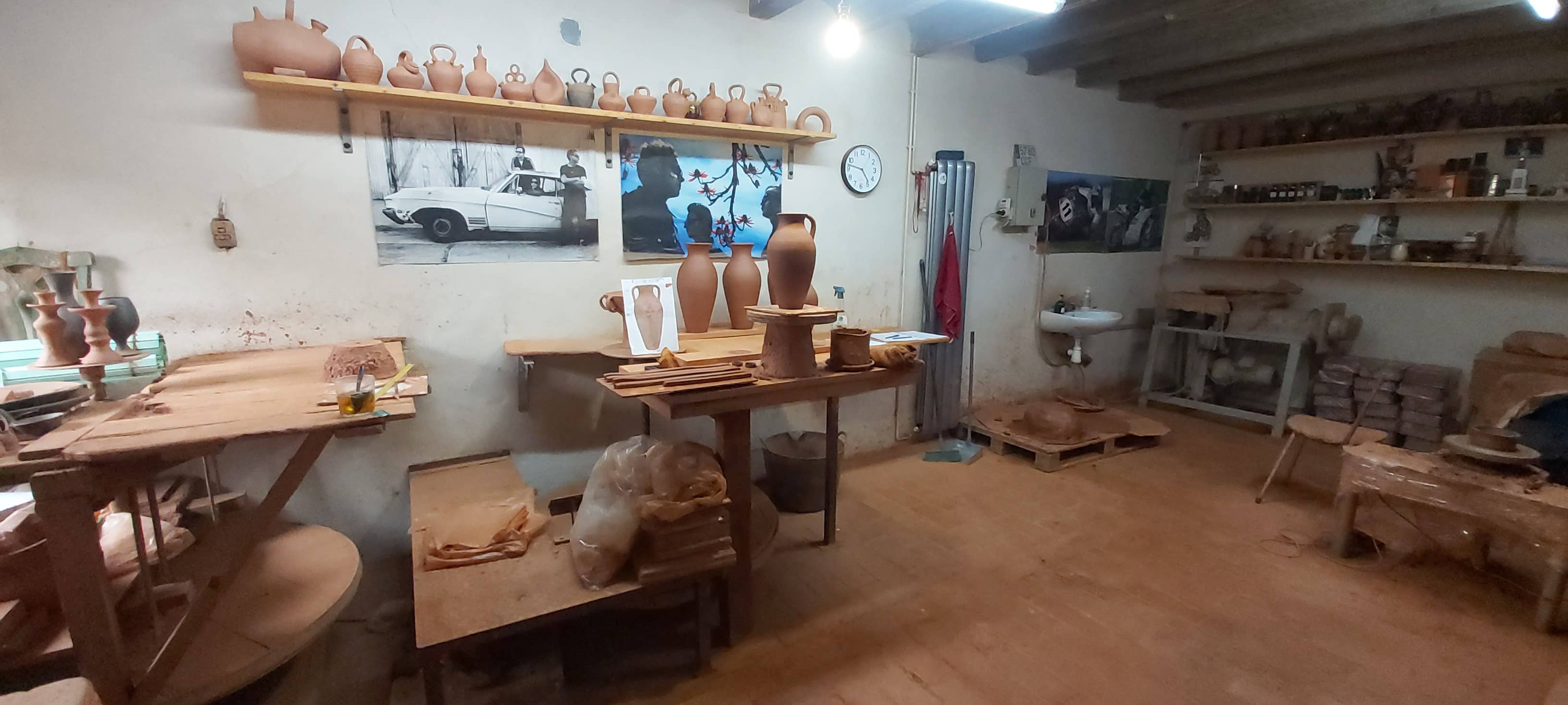 Cerámica Roca Caus - Vendita all'ingrosso Vasi - Anfora classica in ceramica multipurpose con due manici6