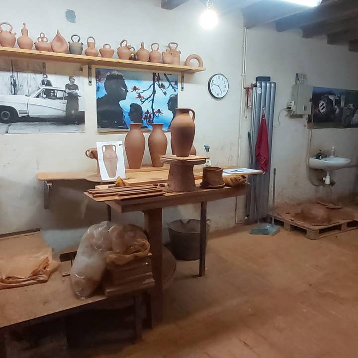 Cerámica Roca Caus - Vendita all'ingrosso Vasi - Anfora classica in ceramica multipurpose con due manici6