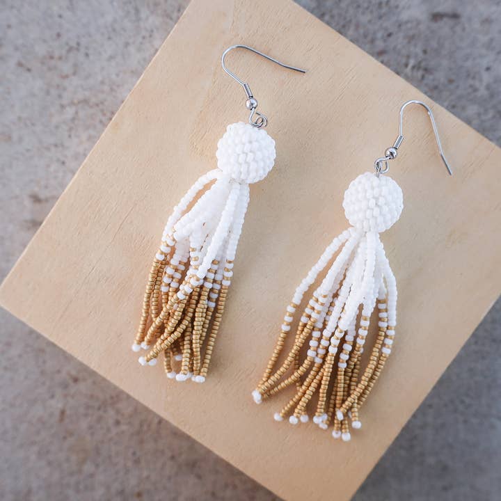 Kugel- und Quasten-Ohrringe — Wunderschön für den Großhandel von Zuri Styles