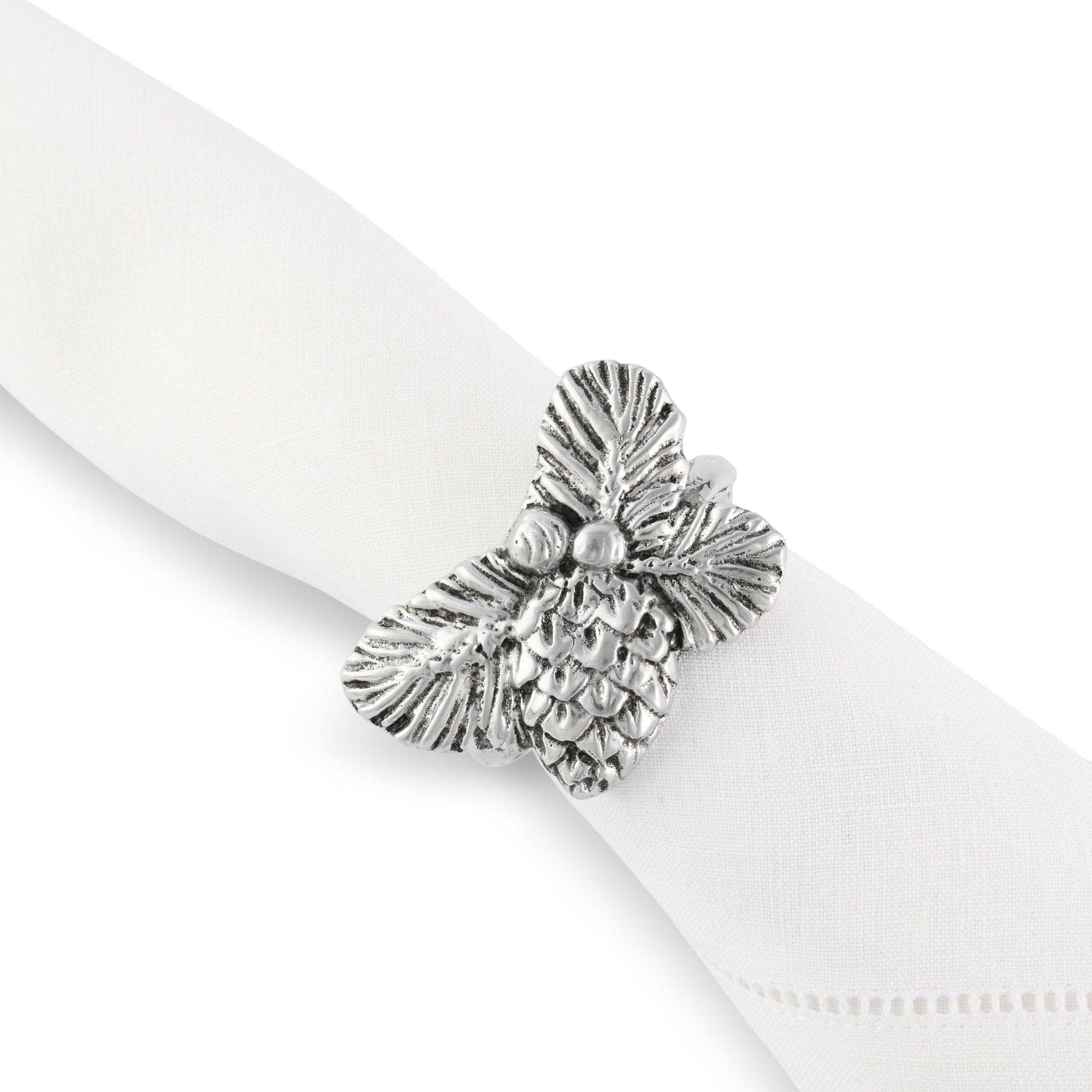 Arthur Court – Argola de guardanapo por atacado – Conjunto de 4 anéis de guardanapo com padrão de floresta de pinha3