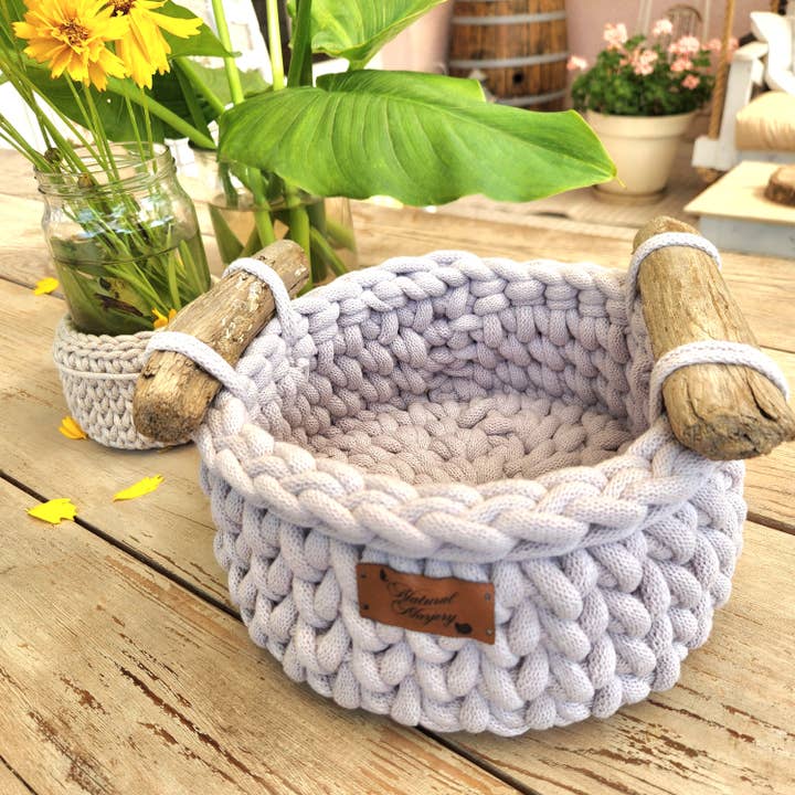 Naturalmarjory – wholesale Basket – Crochet and driftwood basket