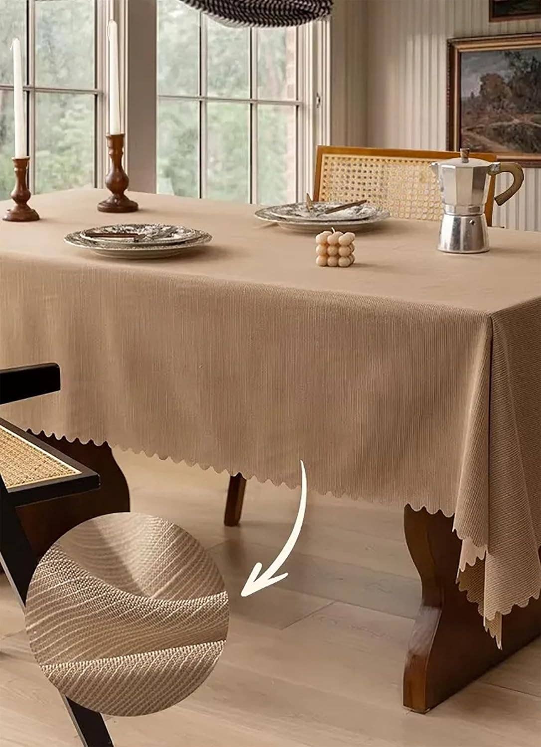 Fennco Styles - Venta al por mayor Manteles - Mantel a rayas texturizadas verticales con borde festoneado color moca2