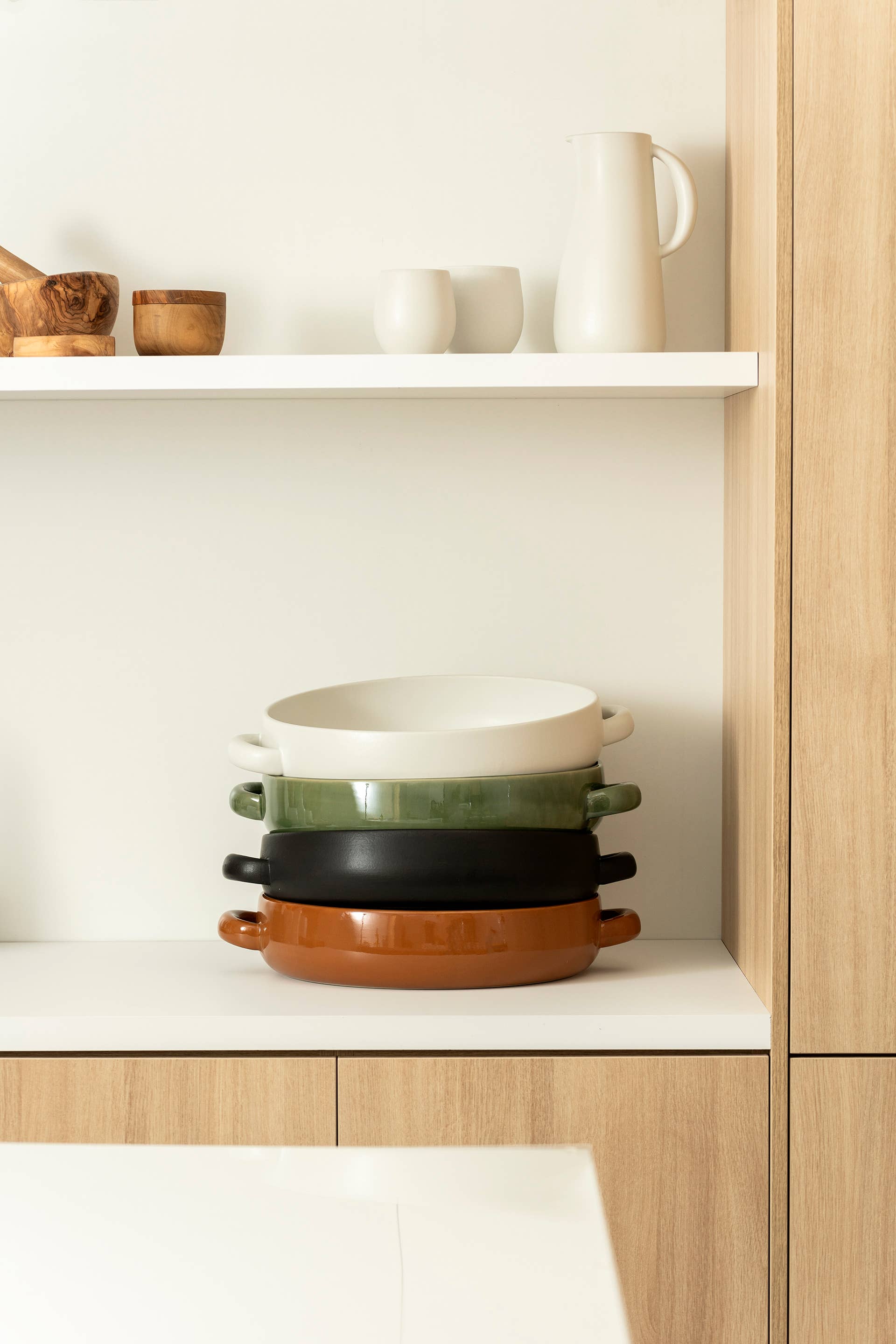 GHARYAN Stoneware & Olive Wood Tableware | Ships from USA – wholesale Serveringsfat – Stengods serveringsplatta med handtag 13,4"3