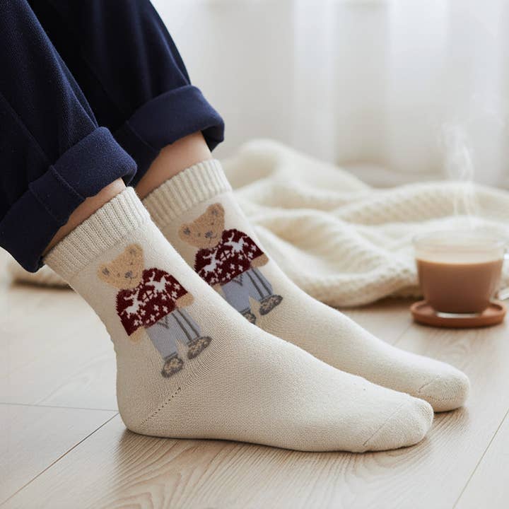 Wrapables.com - Wholesale Socks - Women's - Wrapables Women's Bear in Christmas Sweater Socks (Set of 5)4