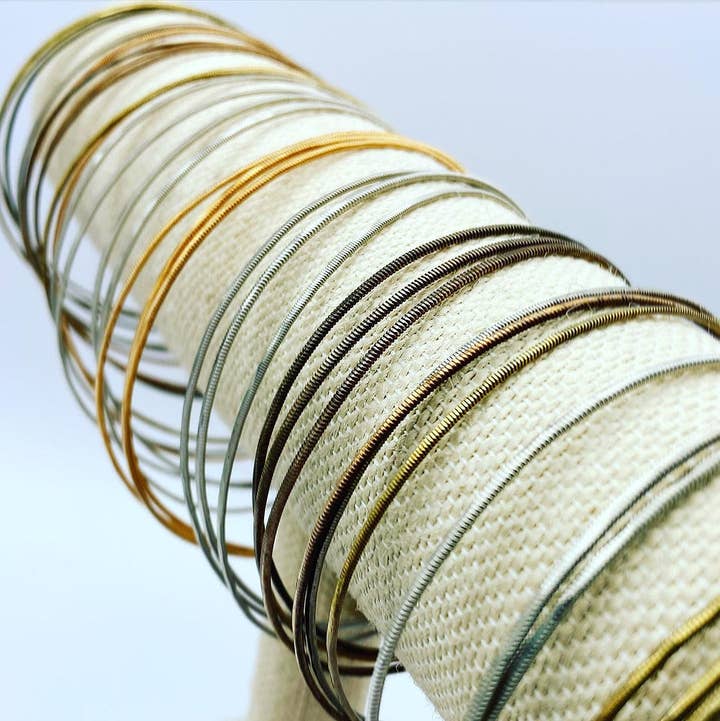 Gehamerde armbanden voor wholesale door Middle Sister Designs