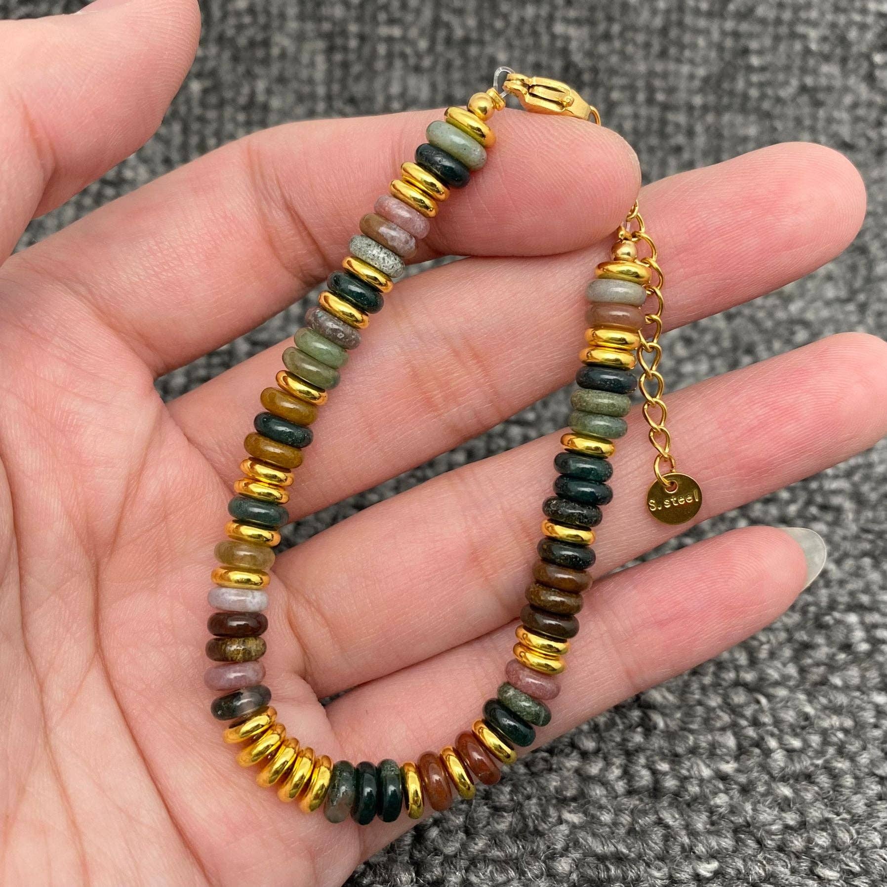 Mio Queena – Großhandel Perlenarmband – Armbänder mit Stein und 18K vergoldeten Edelstahlperlen - FGS/CS4