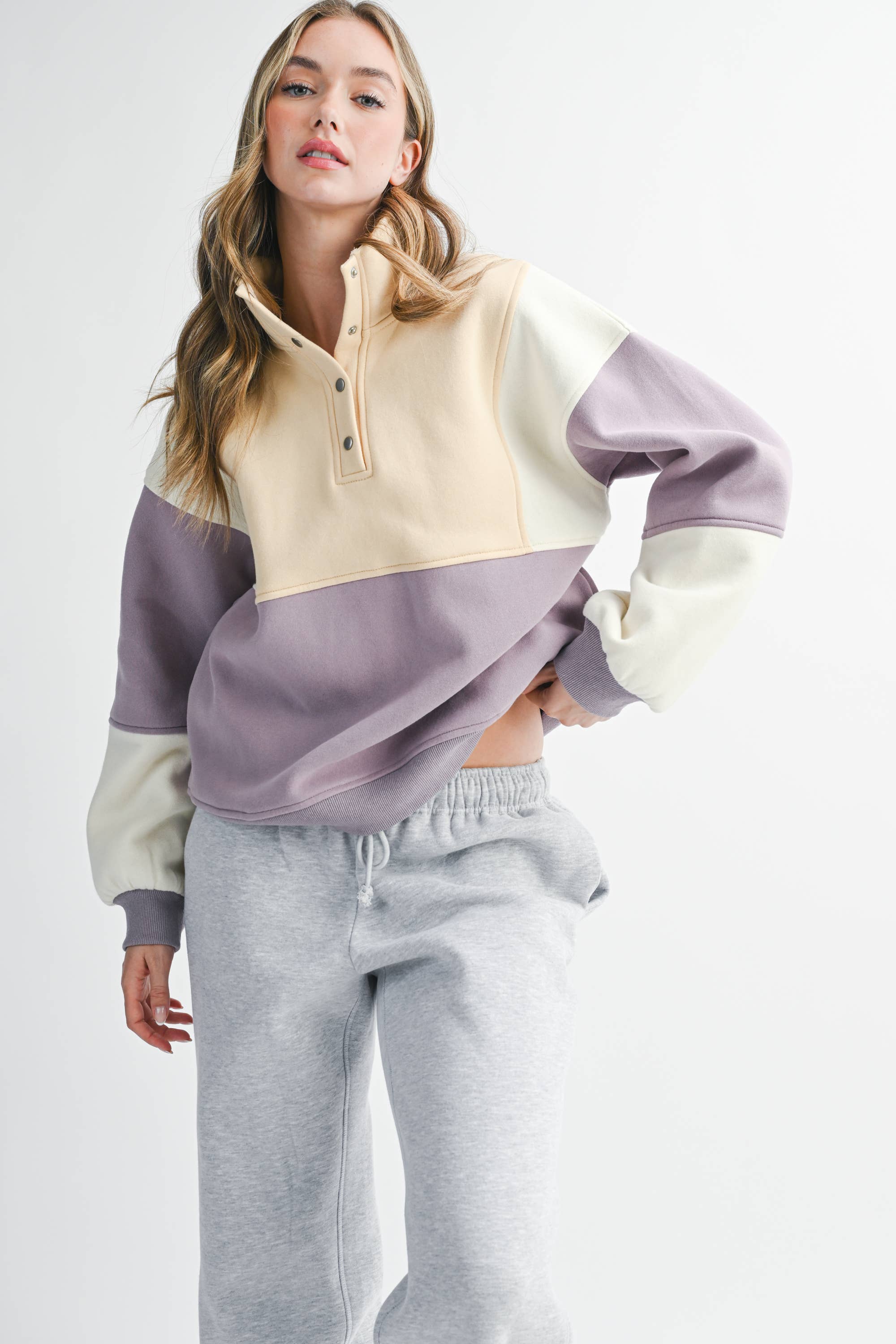 AEMI + CO – wholesale Sweatshirt - Dam – 992EK Glo colorblock-tröja med tryckknappar37